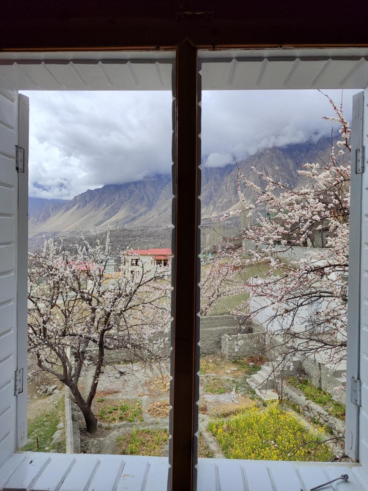 Hunza Lounge Hotel Karimabad  Exterior photo